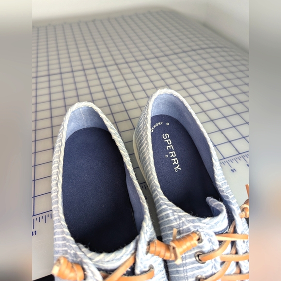 Sperry Striped Blue & White Sneakers – Women’s 9.5, Leather Laces - Picture 15 of 16